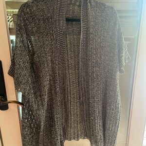 Knit black and white shrug, short sleeve